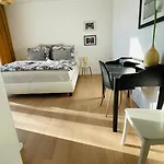House Flow, 3 Room, Free 2 Parking ブラチスラヴァ