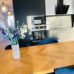 アパート House Flow, 3 Room, Free 2 Parking ブラチスラヴァ