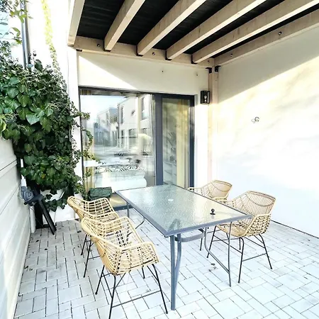 House Flow, 3 Room, Free 2 Parking * 브라티슬라바