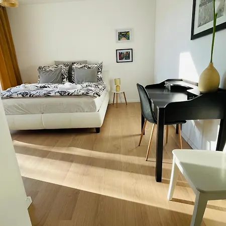 House Flow, 3 Room, Free 2 Parking 브라티슬라바