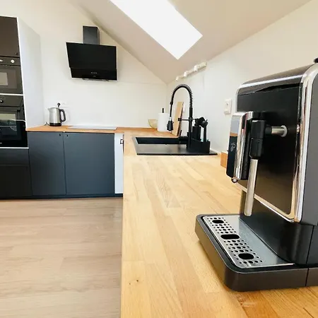 House Flow, 3 Room, Free 2 Parking * ブラチスラヴァ