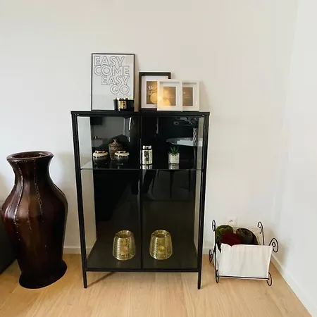 House Flow, 3 Room, Free 2 Parking *