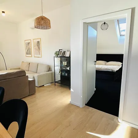 House Flow, 3 Room, Free 2 Parking Appartement Bratislava