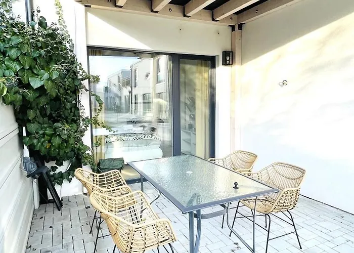 House Flow, 3 Room, Free 2 Parking * ブラチスラヴァ