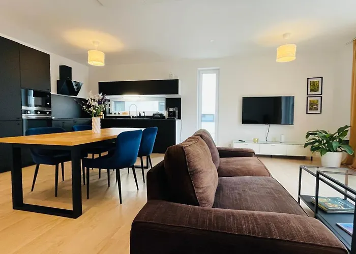 House Flow, 3 Room, Free 2 Parking شقة براتسيلافا