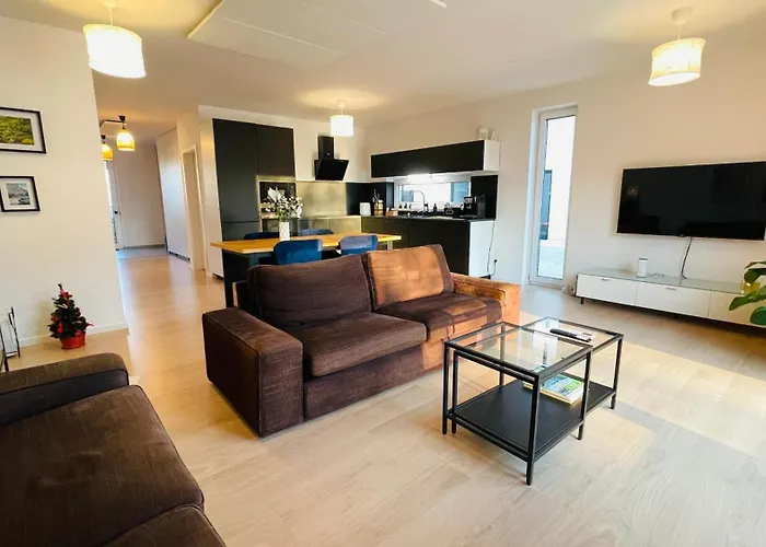 House Flow, 3 Room, Free 2 Parking *