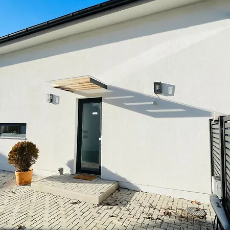 House Flow, 3 Room, Free 2 Parking * Bratislava