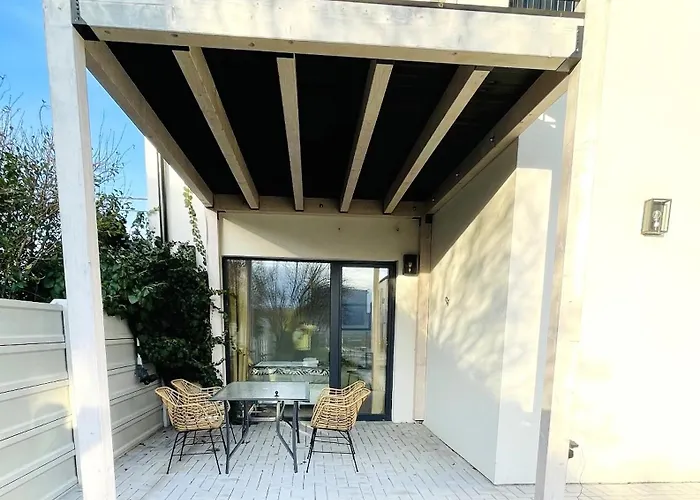 House Flow, 3 Room, Free 2 Parking *